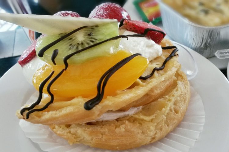 Hojaldre de kiwi, plátano y fresas